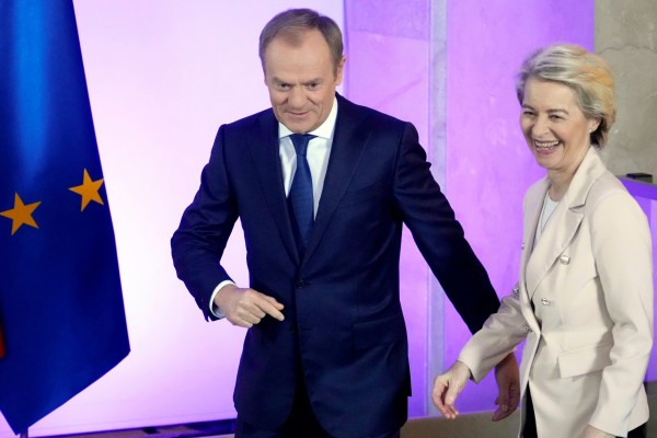 EU sẽ giải ngân hàng tỷ euro viện trợ cho Ba Lan EU sẽ giải ngân hàng tỷ euro viện trợ cho Ba Lan