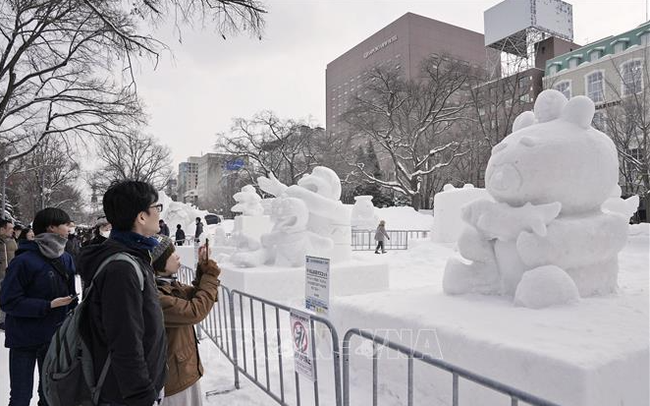 Khám phá 190 tác phẩm điêu khắc băng tuyết tại Lễ hội Sapporo ở Nhật Bản