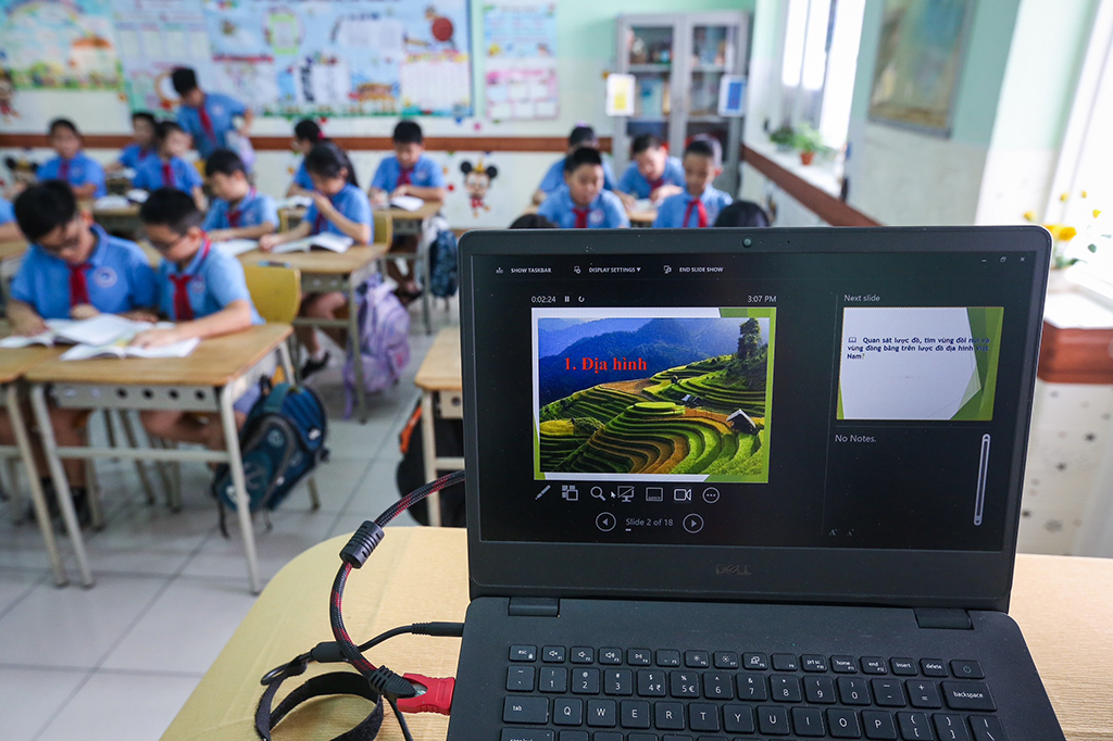 Không tuyển đủ giáo viên nhưng vẫn phải tinh giản biên chế- Ảnh 1. Không tuyển đủ giáo viên nhưng vẫn phải tinh giản biên chế- Ảnh 1.