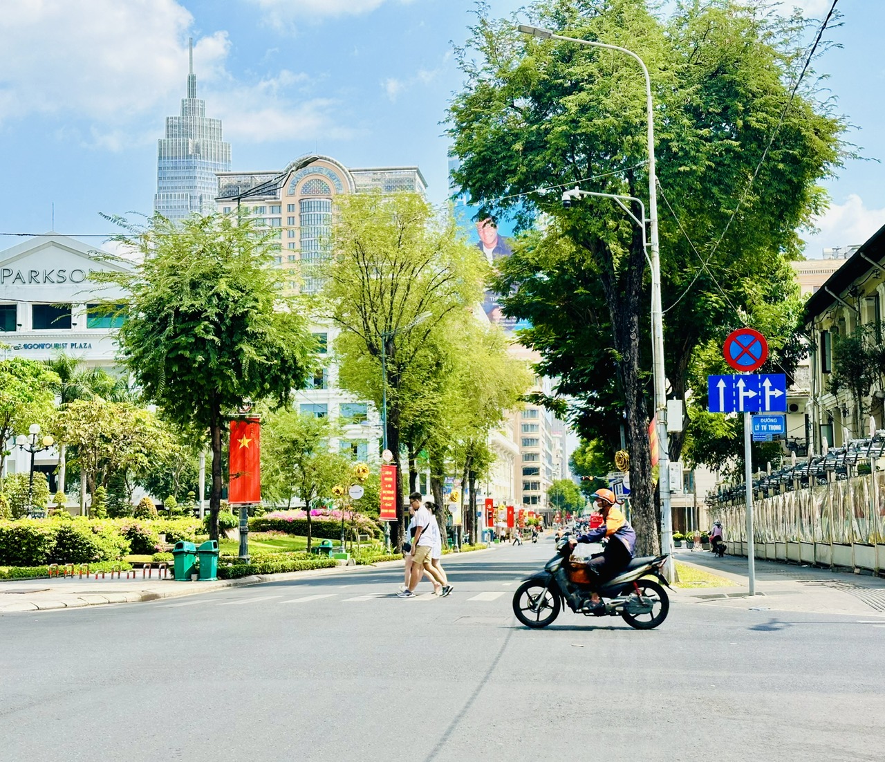 Nắng nóng gay gắt đến 38 độ C tiếp tục trên diện rộng- Ảnh 1. Nắng nóng gay gắt đến 38 độ C tiếp tục trên diện rộng- Ảnh 1.