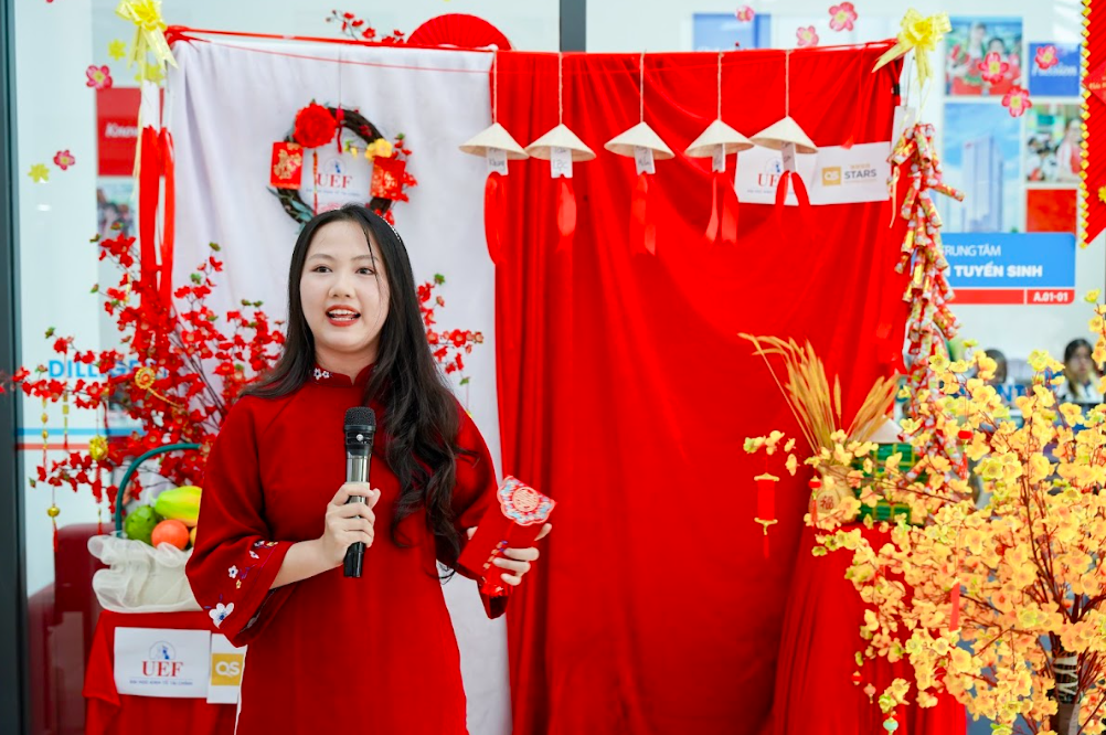 Rộn ràng không gian tết tại giảng đường ĐH- Ảnh 9.