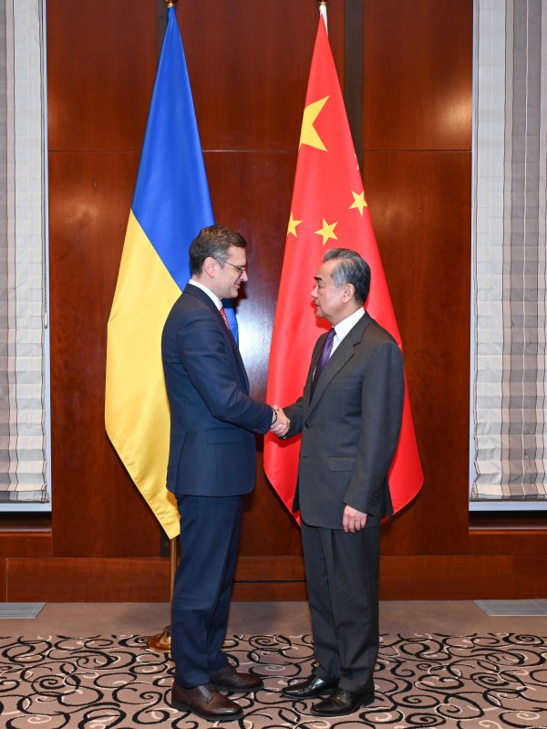 Trung Quốc khẳng định không bán vũ khí sát thương cho các bên xung đột ở Ukraine Trung Quốc khẳng định không bán vũ khí sát thương cho các bên xung đột ở Ukraine