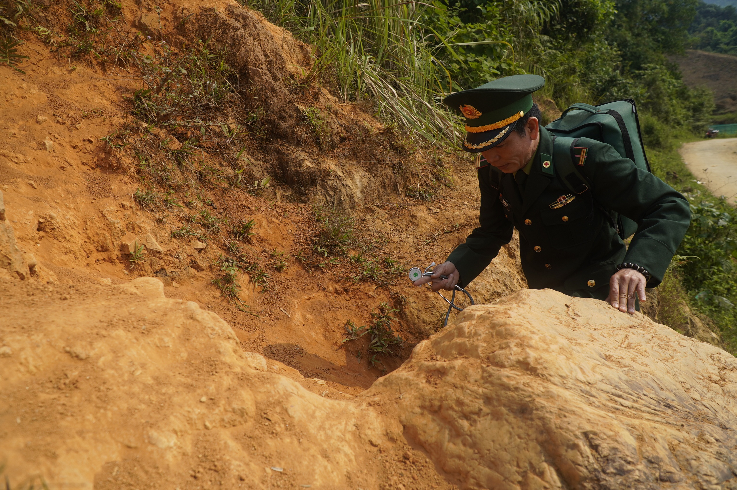 ‘Ông mụ’ xóa bỏ tục đẻ chòi ở Pa Lin- Ảnh 5.