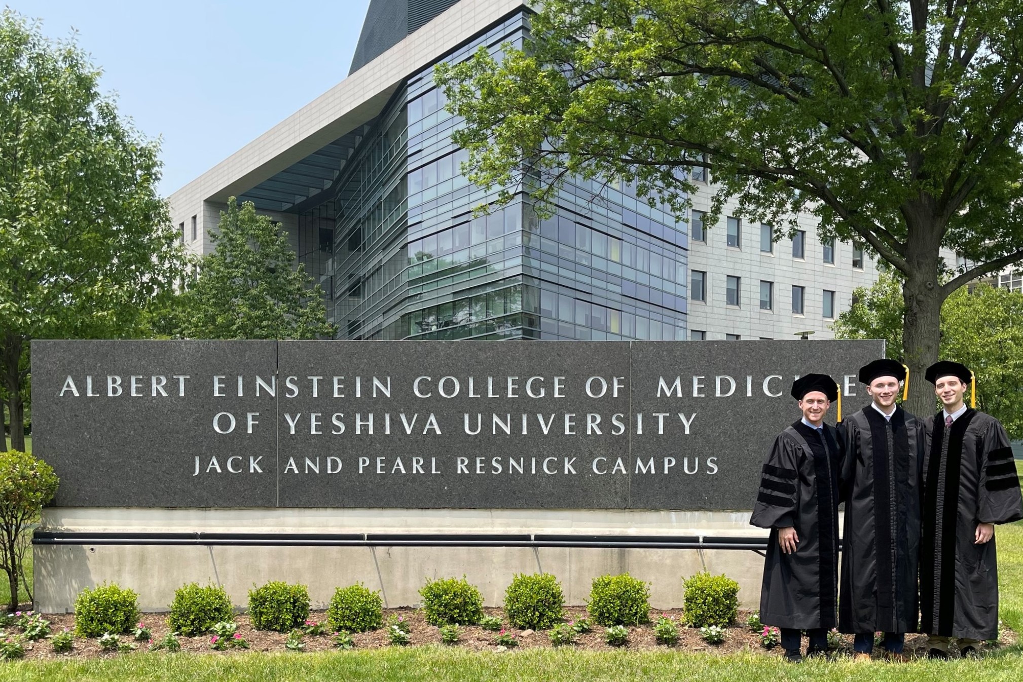 Giáo sư Mỹ tặng trường 1 tỉ USD để sinh viên y khoa đi học miễn phí- Ảnh 3. Giáo sư Mỹ tặng trường 1 tỉ USD để sinh viên y khoa đi học miễn phí- Ảnh 3.