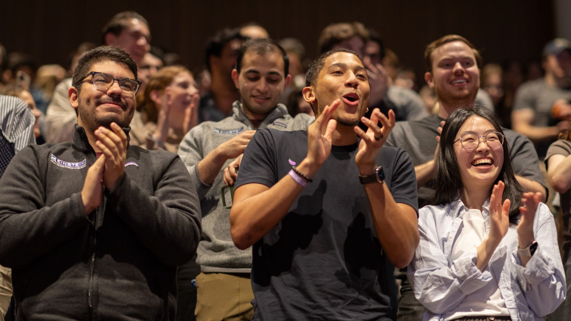 Giáo sư Mỹ tặng trường 1 tỉ USD để sinh viên y khoa đi học miễn phí- Ảnh 2. Giáo sư Mỹ tặng trường 1 tỉ USD để sinh viên y khoa đi học miễn phí- Ảnh 2.