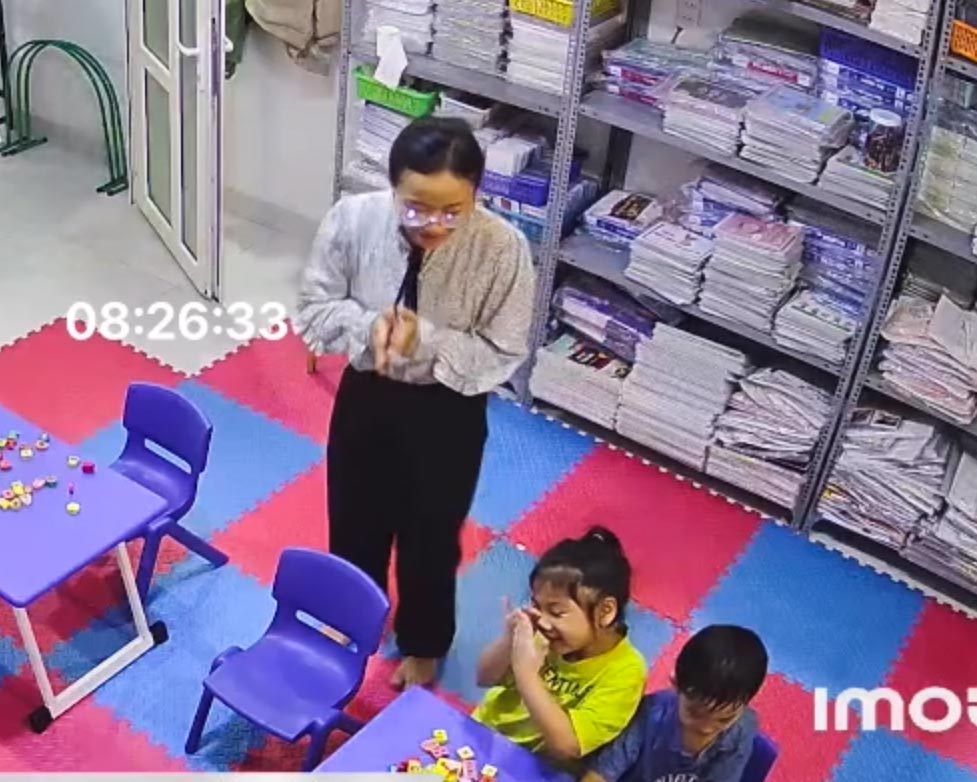 Đà Nẵng: Phụ huynh bức xúc tố cô giáo bạo hành trẻ tự kỷ- Ảnh 3. Đà Nẵng: Phụ huynh bức xúc tố cô giáo bạo hành trẻ tự kỷ- Ảnh 3.