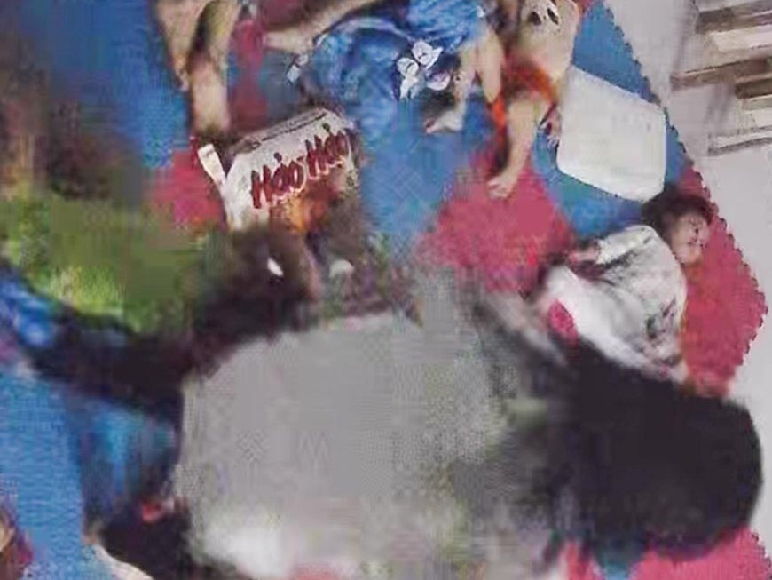 Đà Nẵng: Phụ huynh bức xúc tố cô giáo bạo hành trẻ tự kỷ- Ảnh 2. Đà Nẵng: Phụ huynh bức xúc tố cô giáo bạo hành trẻ tự kỷ- Ảnh 2.