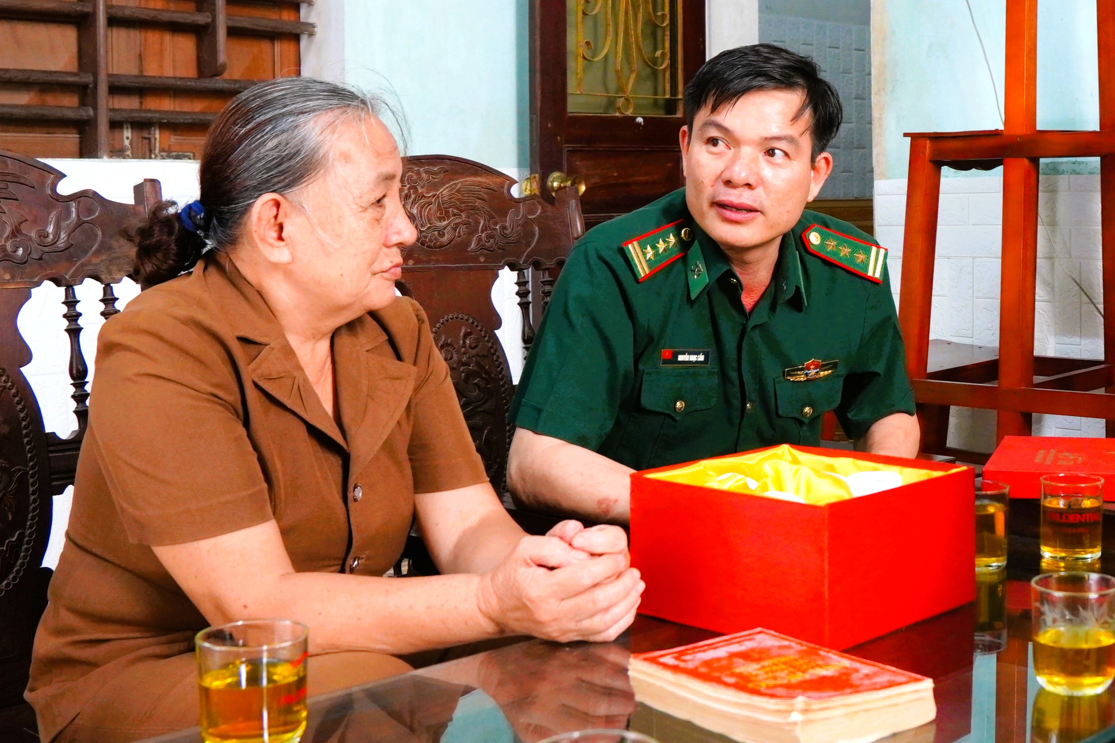 Theo bước chân cha: Con gái xuống biển, con trai lên rừng- Ảnh 3. Theo bước chân cha: Con gái xuống biển, con trai lên rừng- Ảnh 3.