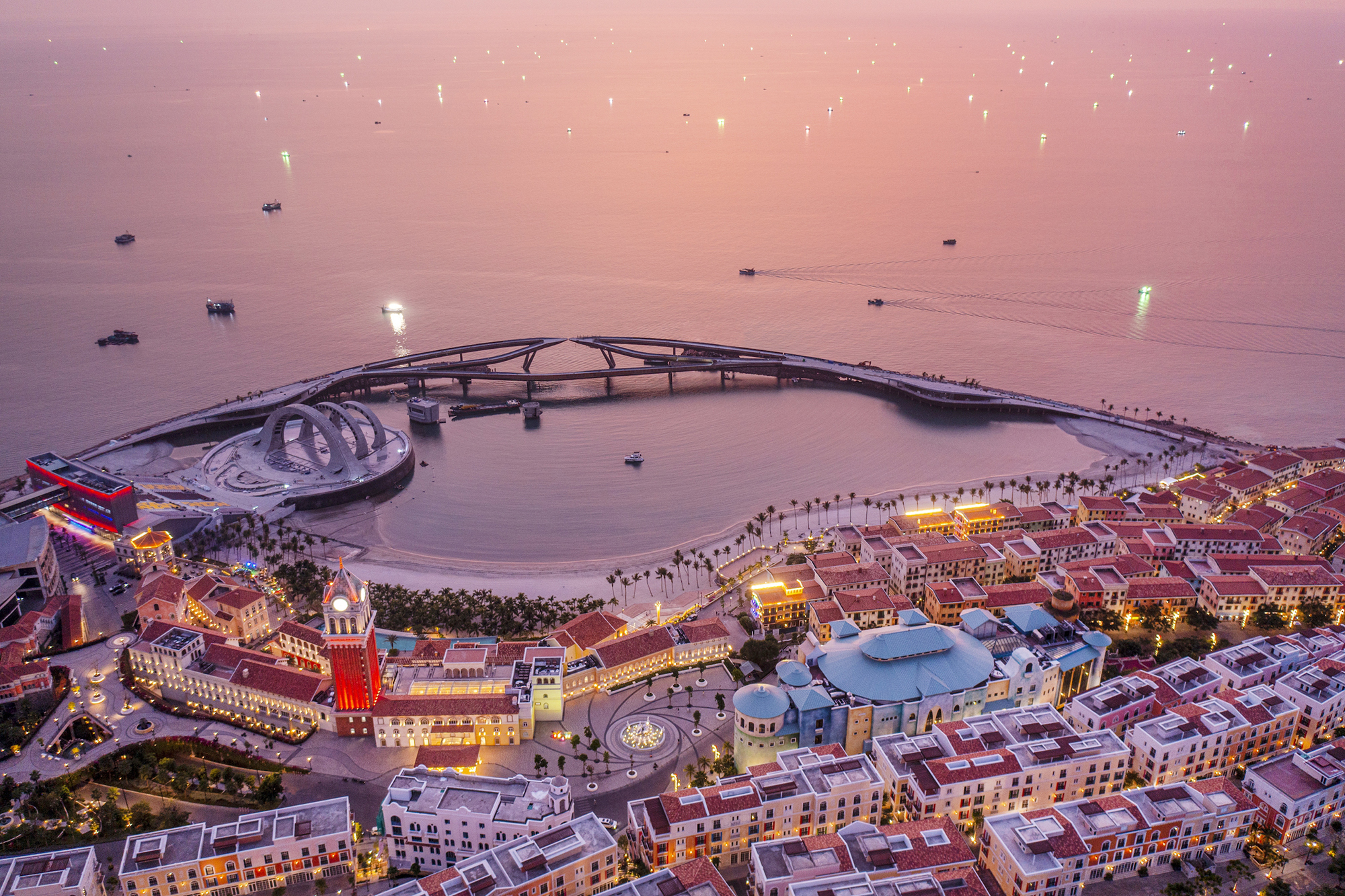 Cao điểm hè có “mất nhiệt” vì giá vé máy bay ?- Ảnh 2. Cao điểm hè có “mất nhiệt” vì giá vé máy bay ?- Ảnh 2.