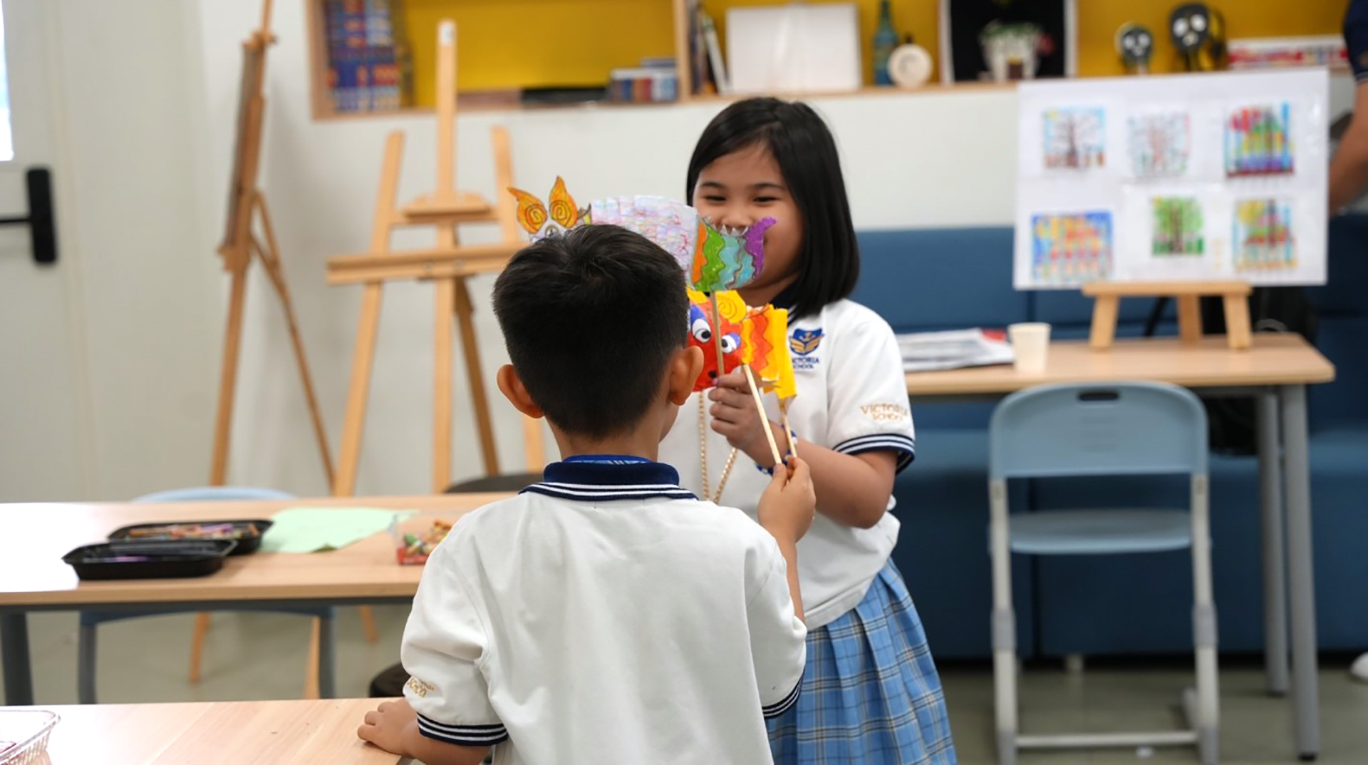 Trẻ em được thỏa sức sáng tạo, đam mê trong nhiều trạm tại Ngày hội Vùng đất diệu kỳ 