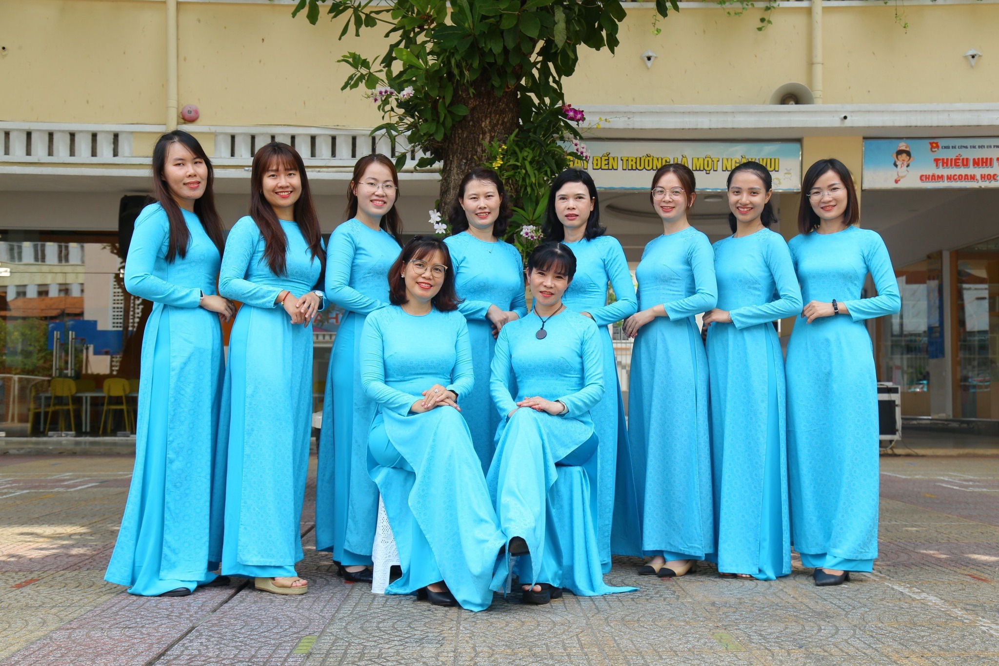 Sáng 8.3, mẹ đưa con đến cổng trường thì nhận điều bất ngờ- Ảnh 10. Sáng 8.3, mẹ đưa con đến cổng trường thì nhận điều bất ngờ- Ảnh 10.