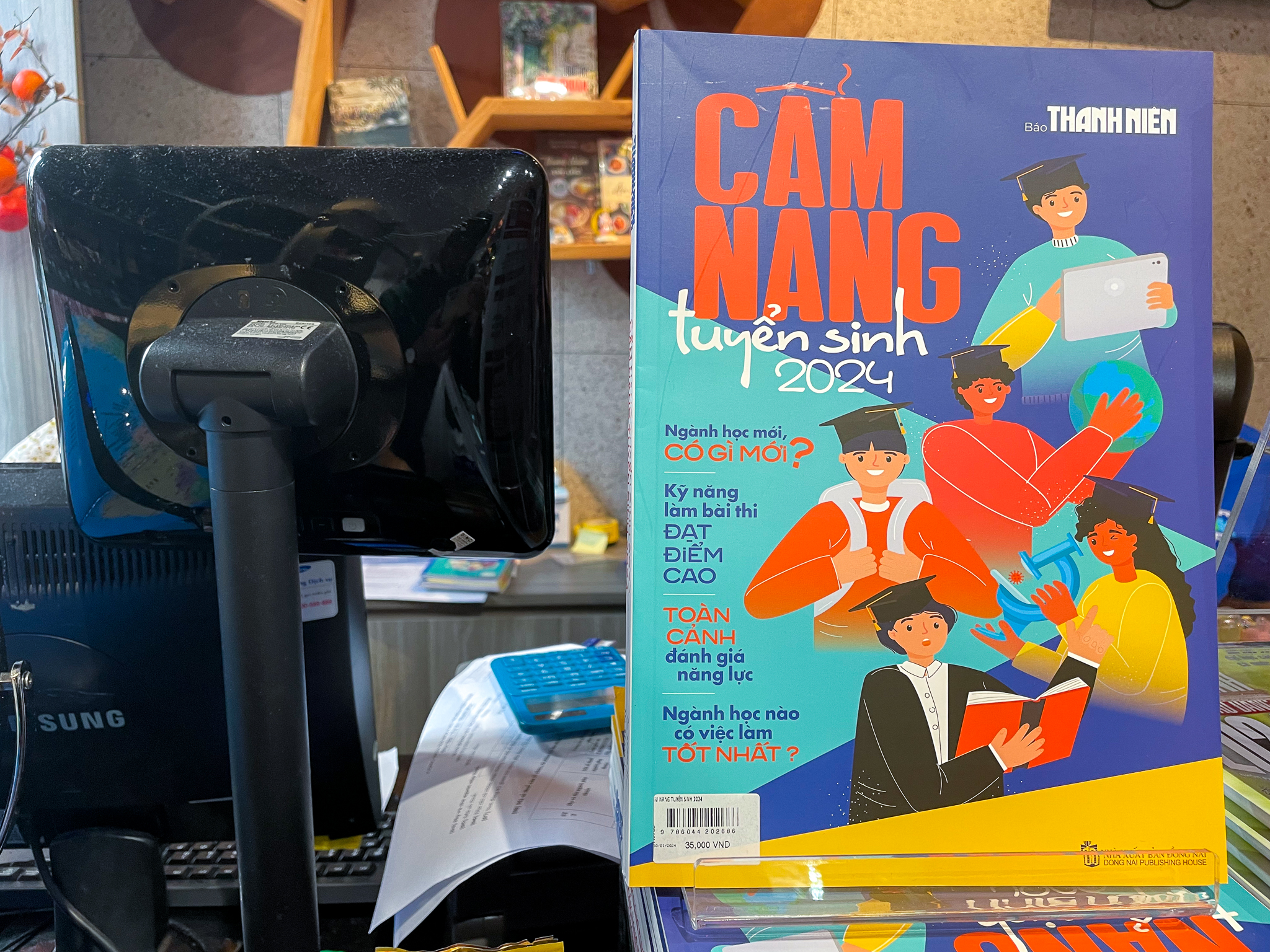 'Bí kíp' cần thiết cho mùa tuyển sinh ĐH 2024 'phủ sóng' nhà sách, sàn điện tử- Ảnh 2. 'Bí kíp' cần thiết cho mùa tuyển sinh ĐH 2024 'phủ sóng' nhà sách, sàn điện tử- Ảnh 2.