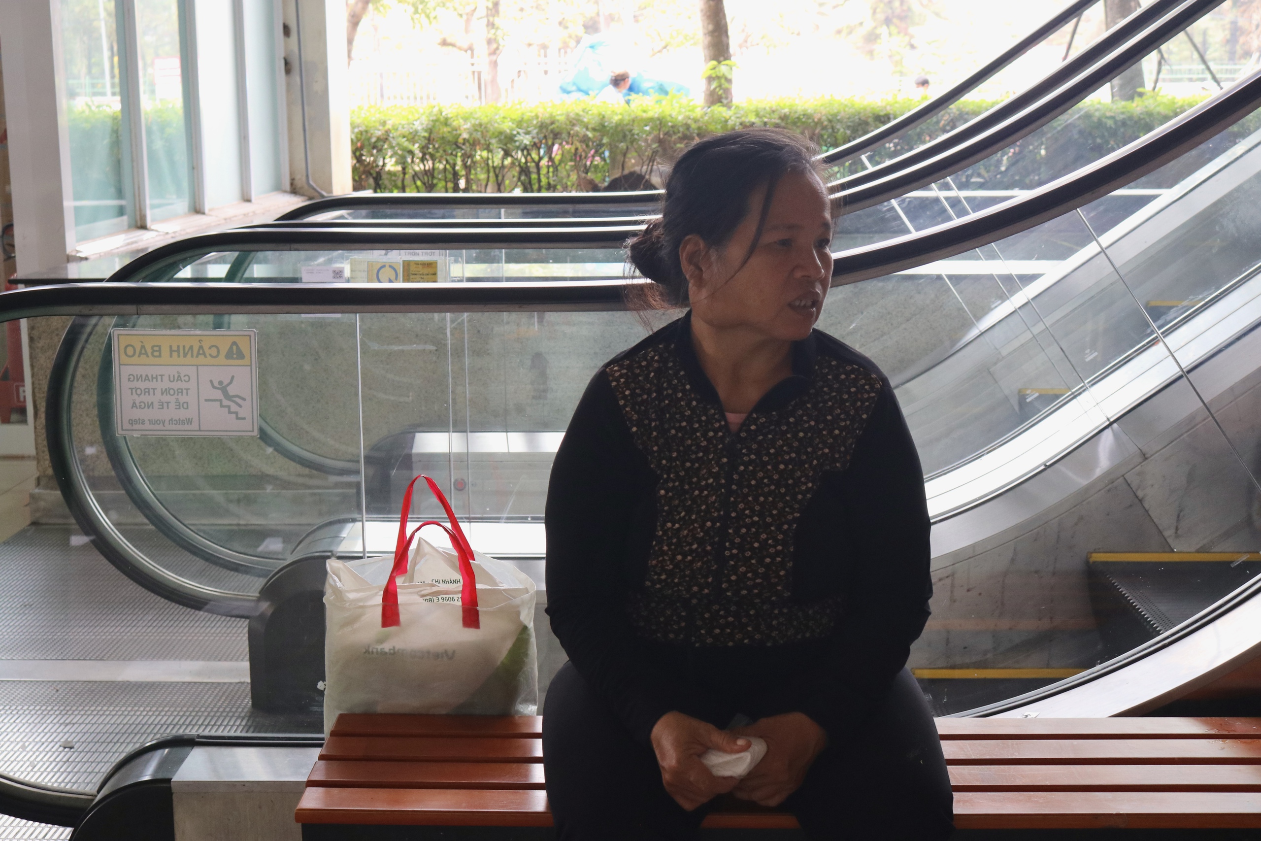 'Xóm trọ ung thư' gần Bệnh viện Ung bướu TP.HCM: 'Thấy mẹ ngồi khóc hoài cũng thương'- Ảnh 8.