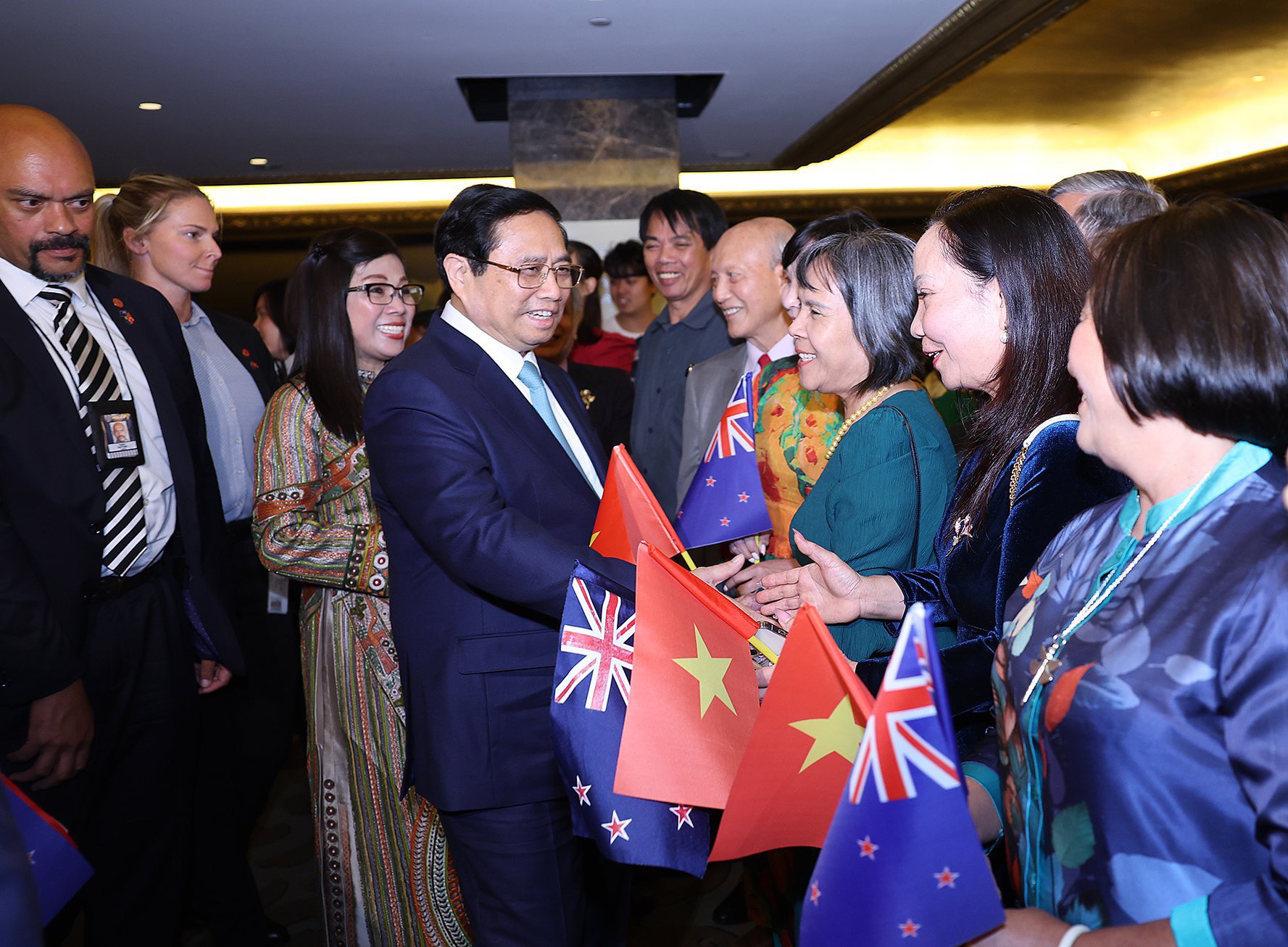 Thủ tướng đến Auckland, bắt đầu thăm chính thức New Zealand- Ảnh 2. Thủ tướng đến Auckland, bắt đầu thăm chính thức New Zealand- Ảnh 2.