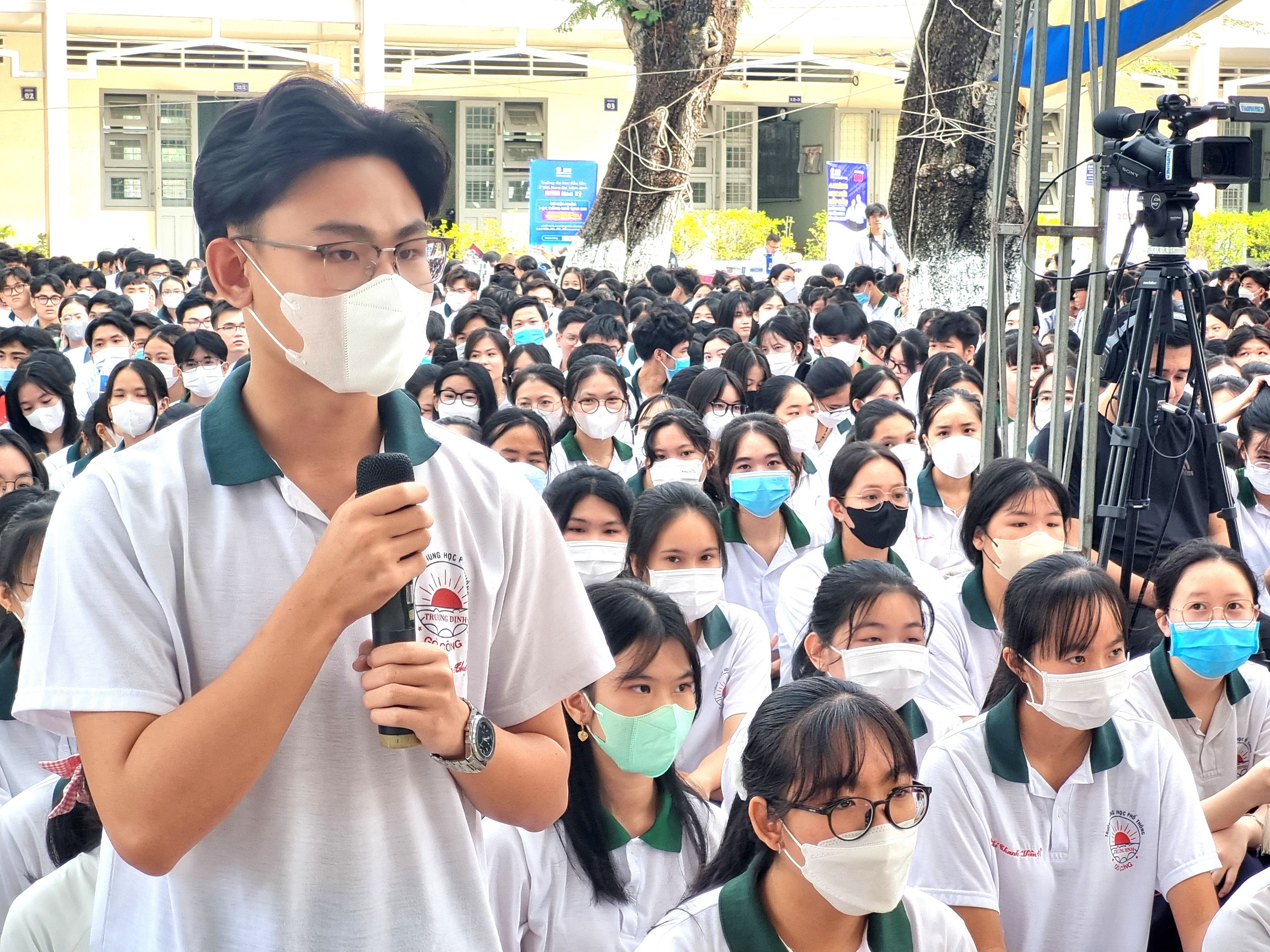 Đề thi tốt nghiệp vận dụng thực tiễn: Học sinh ôn tập ra sao? - Ảnh 3. Đề thi tốt nghiệp vận dụng thực tiễn: Học sinh ôn tập ra sao? - Ảnh 3.