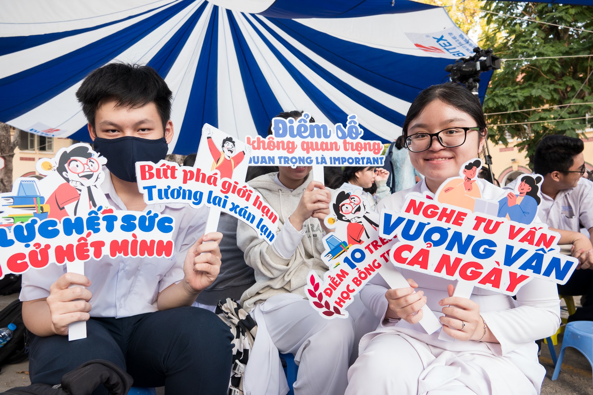 Tư vấn mùa thi ở ngôi trường 106 tuổi tại TP.HCM- Ảnh 2. Tư vấn mùa thi ở ngôi trường 106 tuổi tại TP.HCM- Ảnh 2.