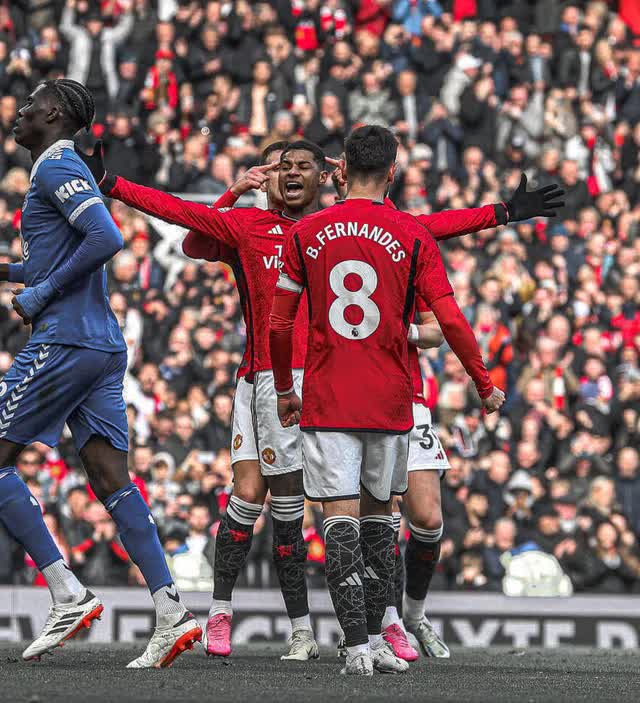 Man Utd đánh bại Everton bằng 2 quả phạt đền