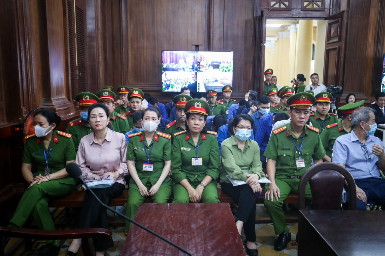 Nội dung xét xử vụ án Trương Mỹ Lan ngày thứ 6: Chu Lập Cơ thừa nhận ký sai- Ảnh 3. Nội dung xét xử vụ án Trương Mỹ Lan ngày thứ 6: Chu Lập Cơ thừa nhận ký sai- Ảnh 3.