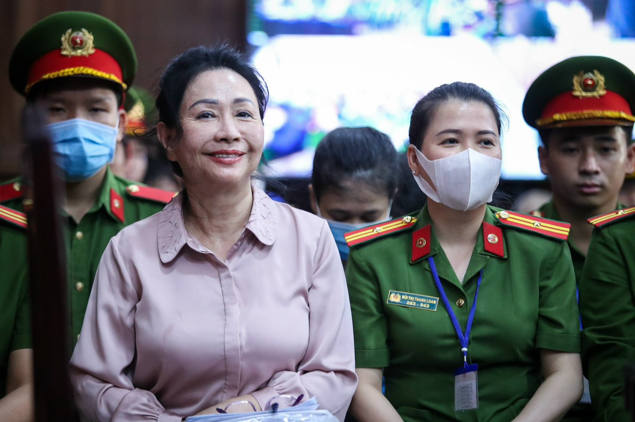 Nội dung xét xử vụ án Trương Mỹ Lan ngày thứ 6: Chu Lập Cơ thừa nhận ký sai- Ảnh 1. Nội dung xét xử vụ án Trương Mỹ Lan ngày thứ 6: Chu Lập Cơ thừa nhận ký sai- Ảnh 1.