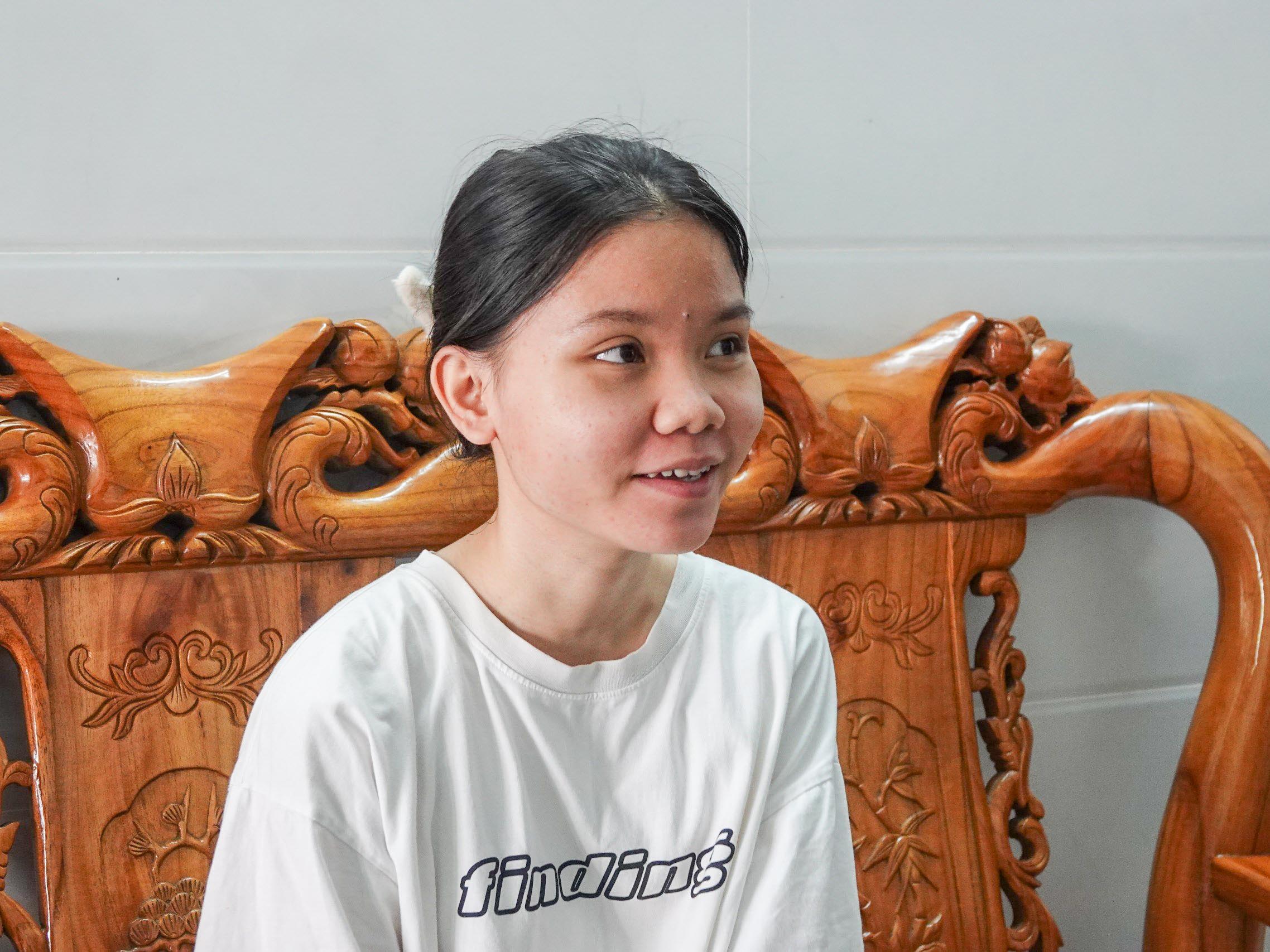 Tặng học bổng toàn phần cho con gái cựu binh Gạc Ma Dương Văn Dũng- Ảnh 5. Tặng học bổng toàn phần cho con gái cựu binh Gạc Ma Dương Văn Dũng- Ảnh 5.