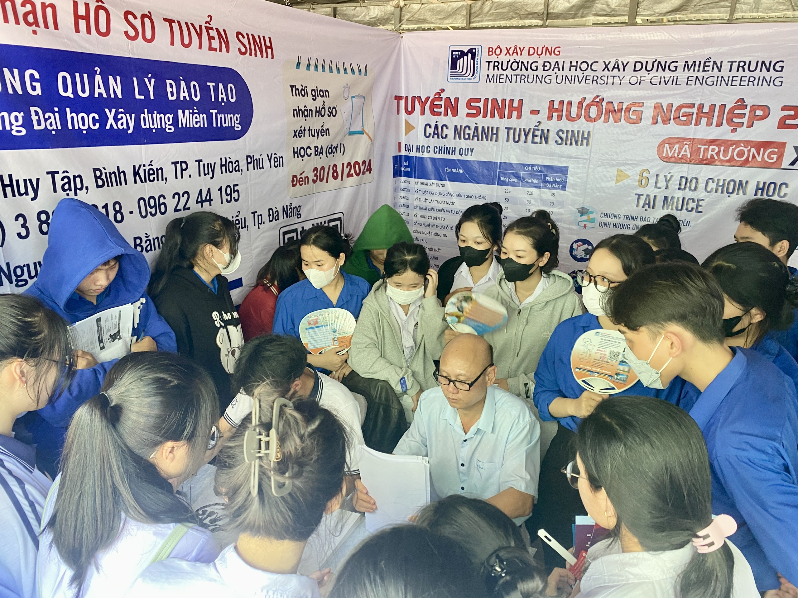 Chọn được ngành học sau khi tham quan gian hàng Tư vấn mùa thi tại Bình Định- Ảnh 6.