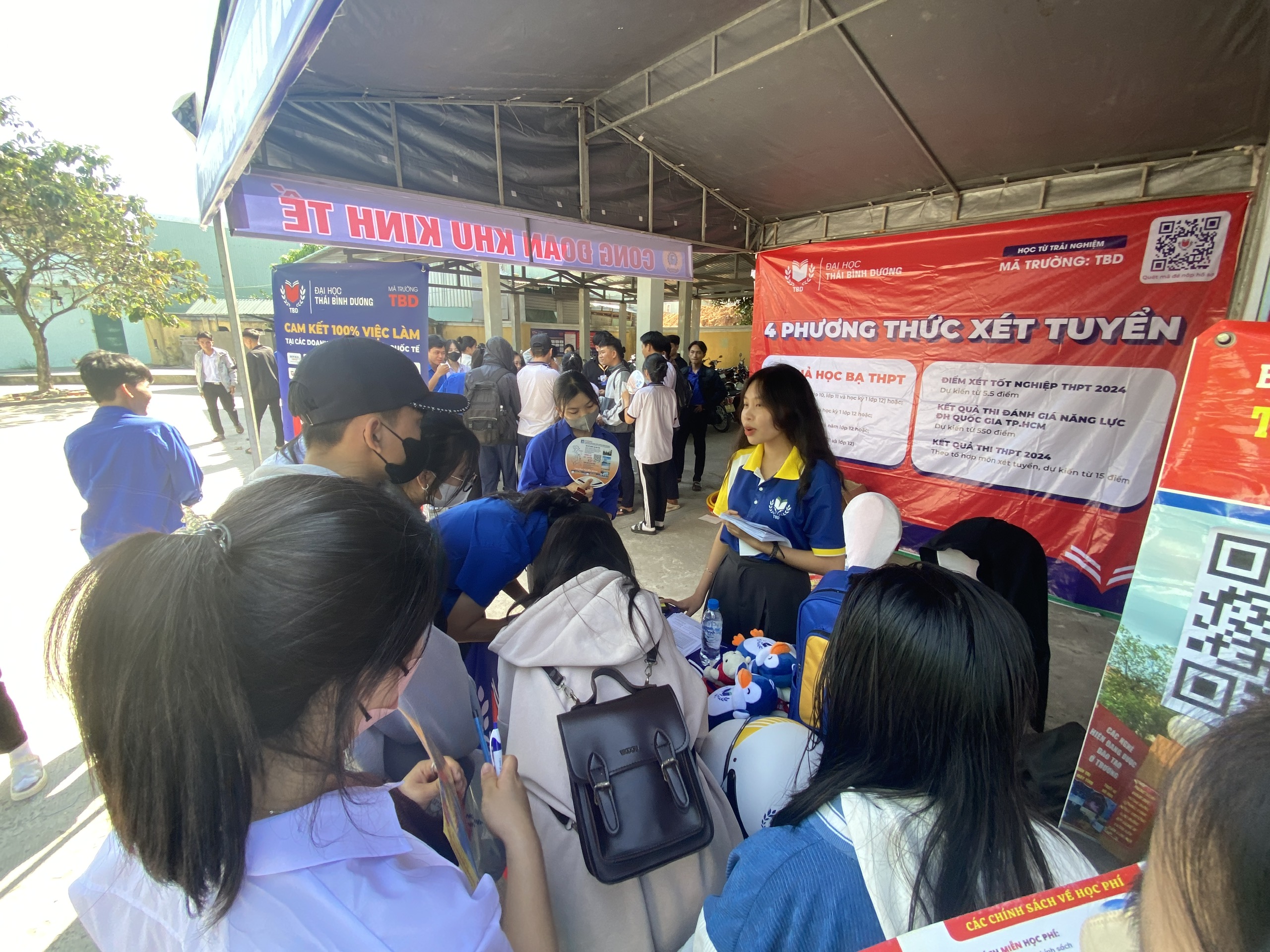 Chọn được ngành học sau khi tham quan gian hàng Tư vấn mùa thi tại Bình Định- Ảnh 8.