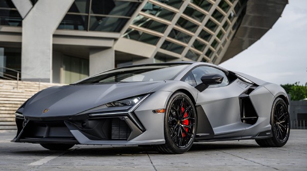 Thuế giảm, xe sang, siêu sang, siêu xe từ châu Âu dồn dập đổ về Việt Nam