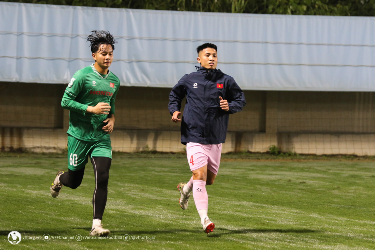 Tuyển Việt Nam tập trung đủ quân số, tích cực tập luyện cho cuộc đọ sức với Indonesia