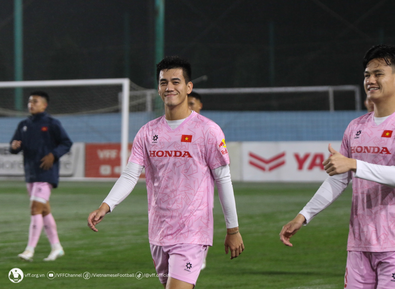 Tuyển Việt Nam tập trung đủ quân số, tích cực tập luyện cho cuộc đọ sức với Indonesia