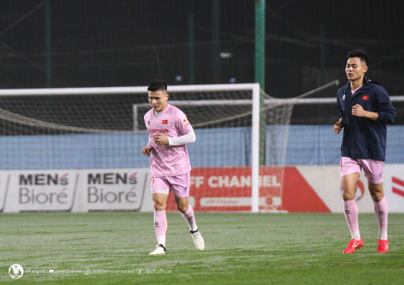 Tuyển Việt Nam tập trung đủ quân số, tích cực tập luyện cho cuộc đọ sức với Indonesia