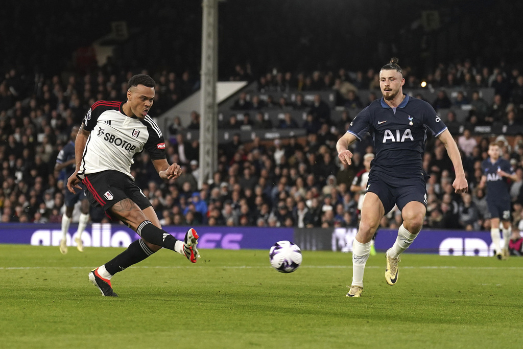 Fulham thắng thuyết phục Tottenham tại vòng 29 Ngoại hạng Anh