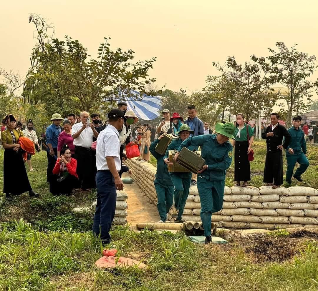 Sôi nổi thi đấu đẩy xe đạp thồ, tải đạn trong dịp lễ hội Hoa Ban năm 2024 Sôi nổi thi đấu đẩy xe đạp thồ, tải đạn trong dịp lễ hội Hoa Ban năm 2024