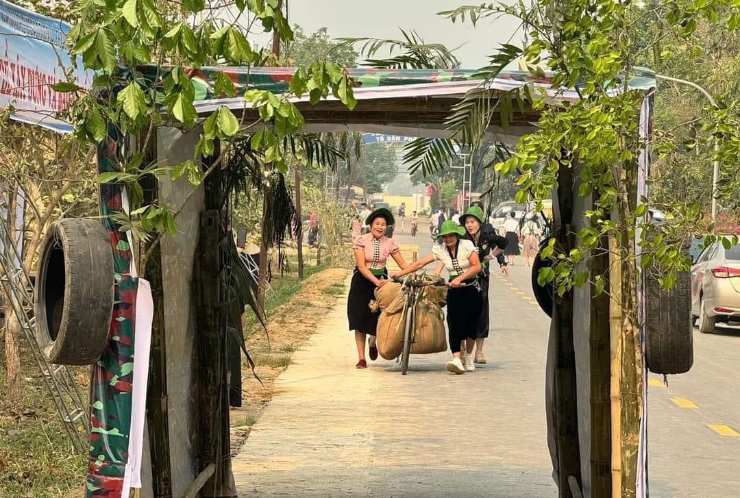 Sôi nổi thi đấu đẩy xe đạp thồ, tải đạn trong dịp lễ hội Hoa Ban năm 2024 Sôi nổi thi đấu đẩy xe đạp thồ, tải đạn trong dịp lễ hội Hoa Ban năm 2024