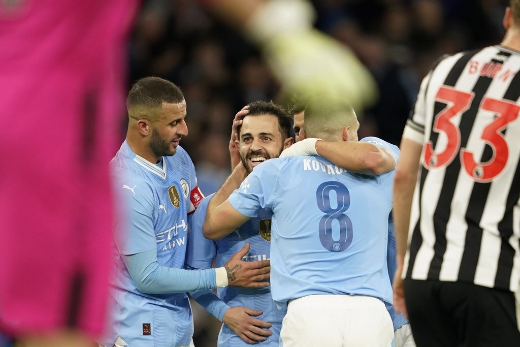 Manchester City vào bán kết FA Cup