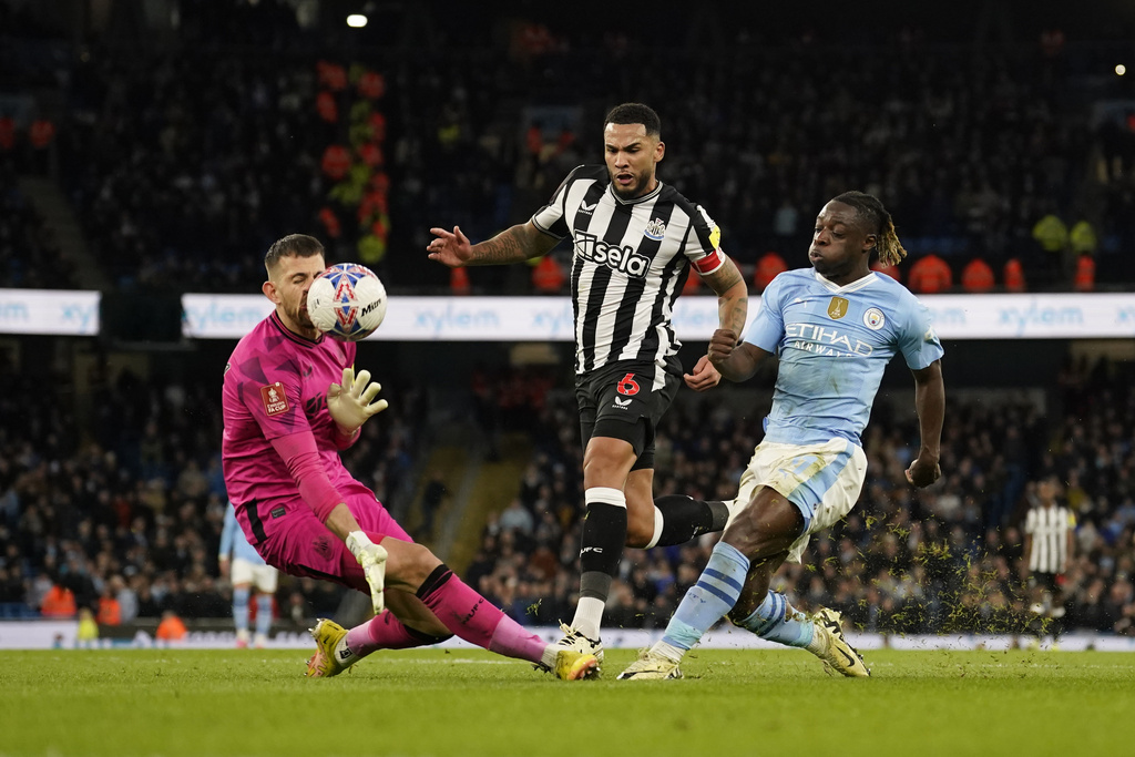 Manchester City vào bán kết FA Cup