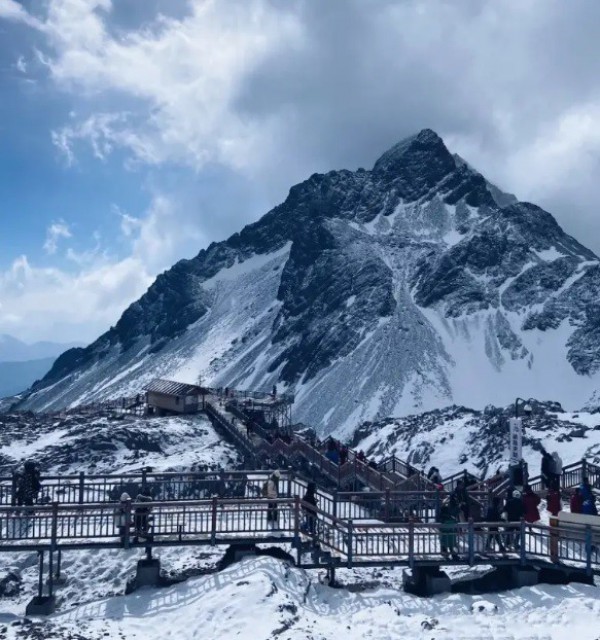 Chiêm ngưỡng vẻ đẹp đến nao lòng của núi tuyết Ngọc Long, Trung Quốc