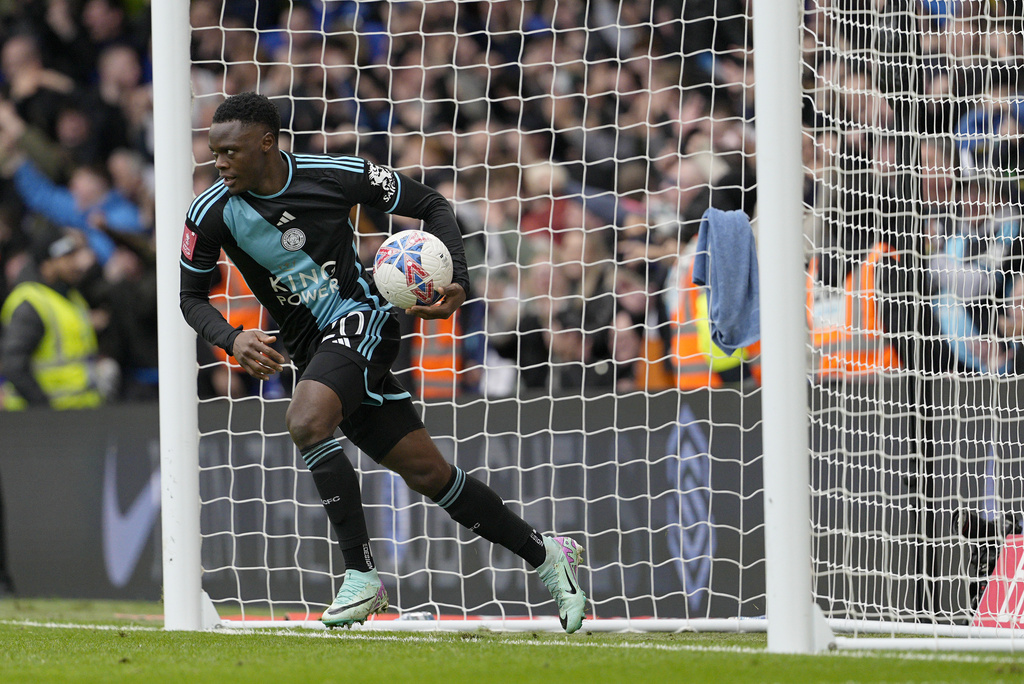 Chelsea tiến vào bán kết FA Cup sau 8 phút bù giờ bùng nổ