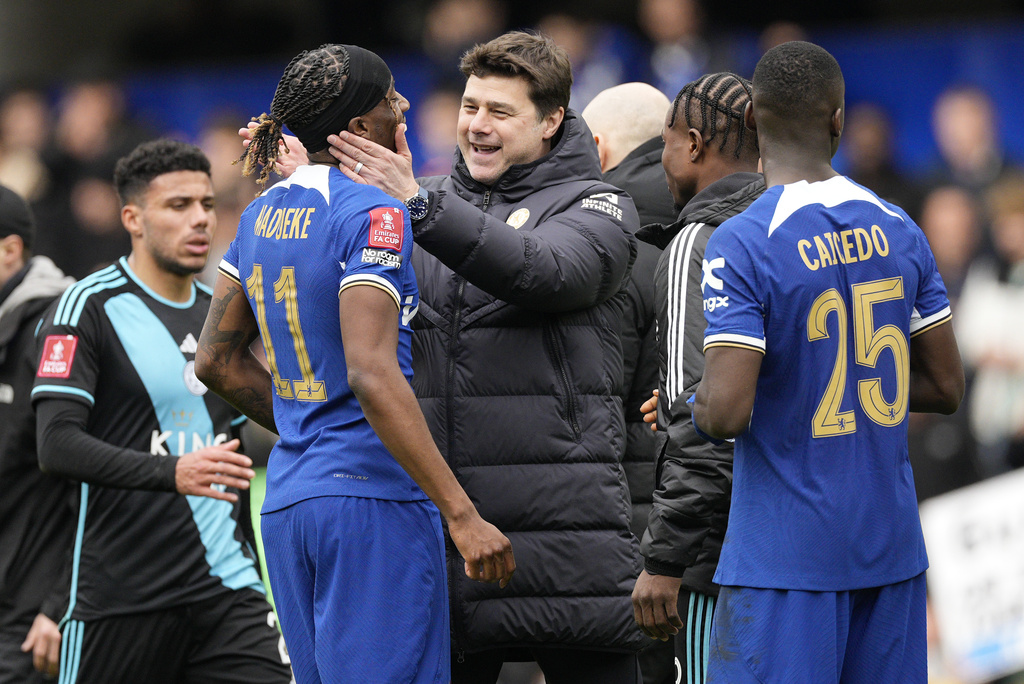 Chelsea tiến vào bán kết FA Cup sau 8 phút bù giờ bùng nổ