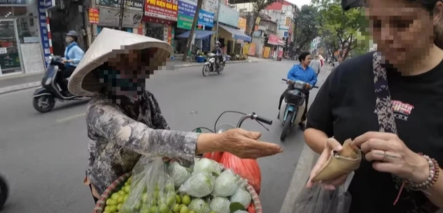 Hà Nội: Xử phạt người bán hàng rong có ý định Hà Nội: Xử phạt người bán hàng rong có ý định
