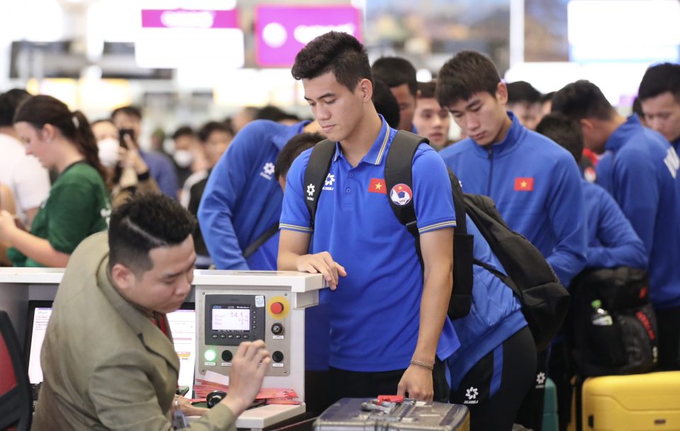 ĐT Việt Nam lên đường sang Indonesia ĐT Việt Nam lên đường sang Indonesia