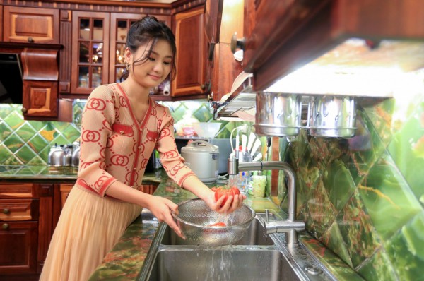 Hoa hậu Nguyễn Thanh Hà kêu gọi hưởng ứng Giờ Trái đất