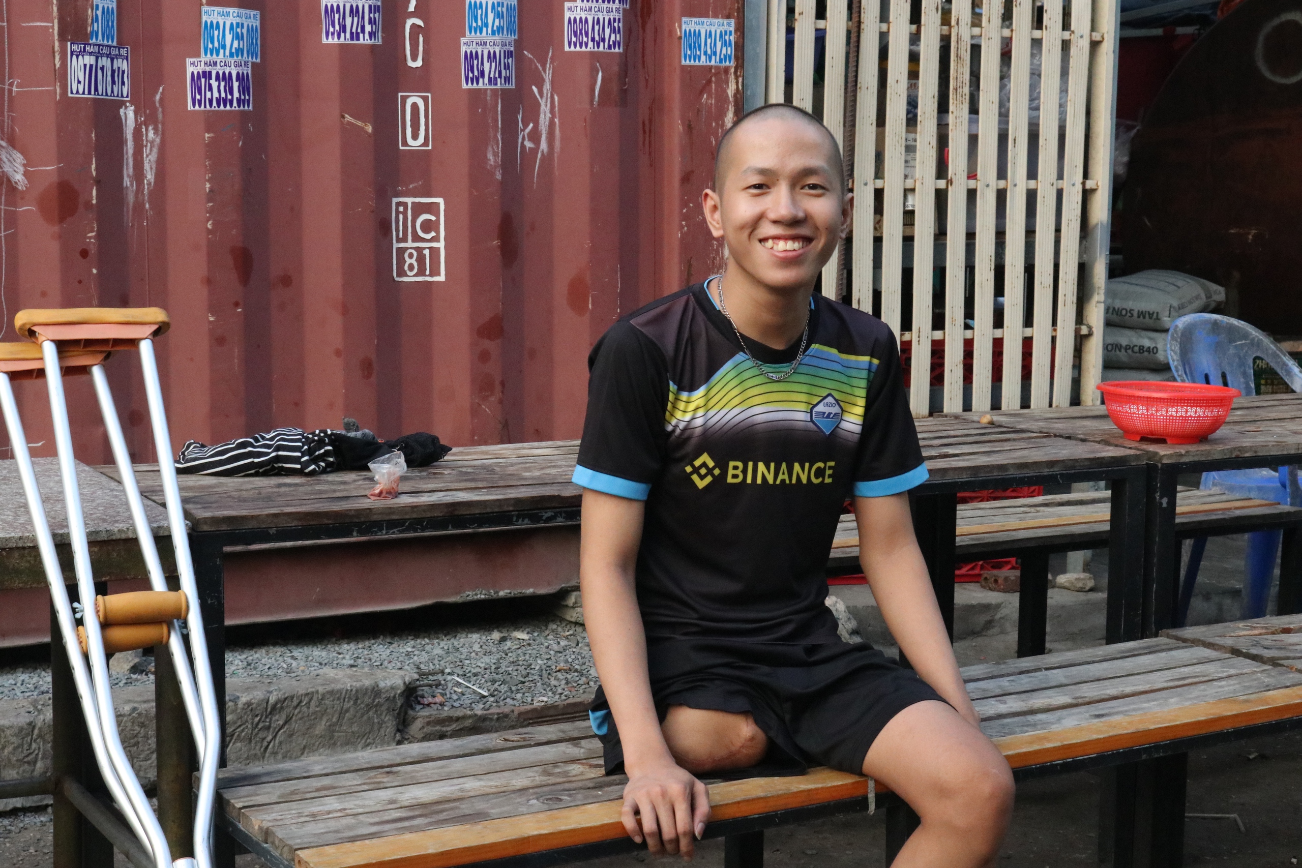 Người thợ mộc hơn 500 ngày chăm con trai ung thư xương: 'Tôi lún nợ rồi'- Ảnh 3.