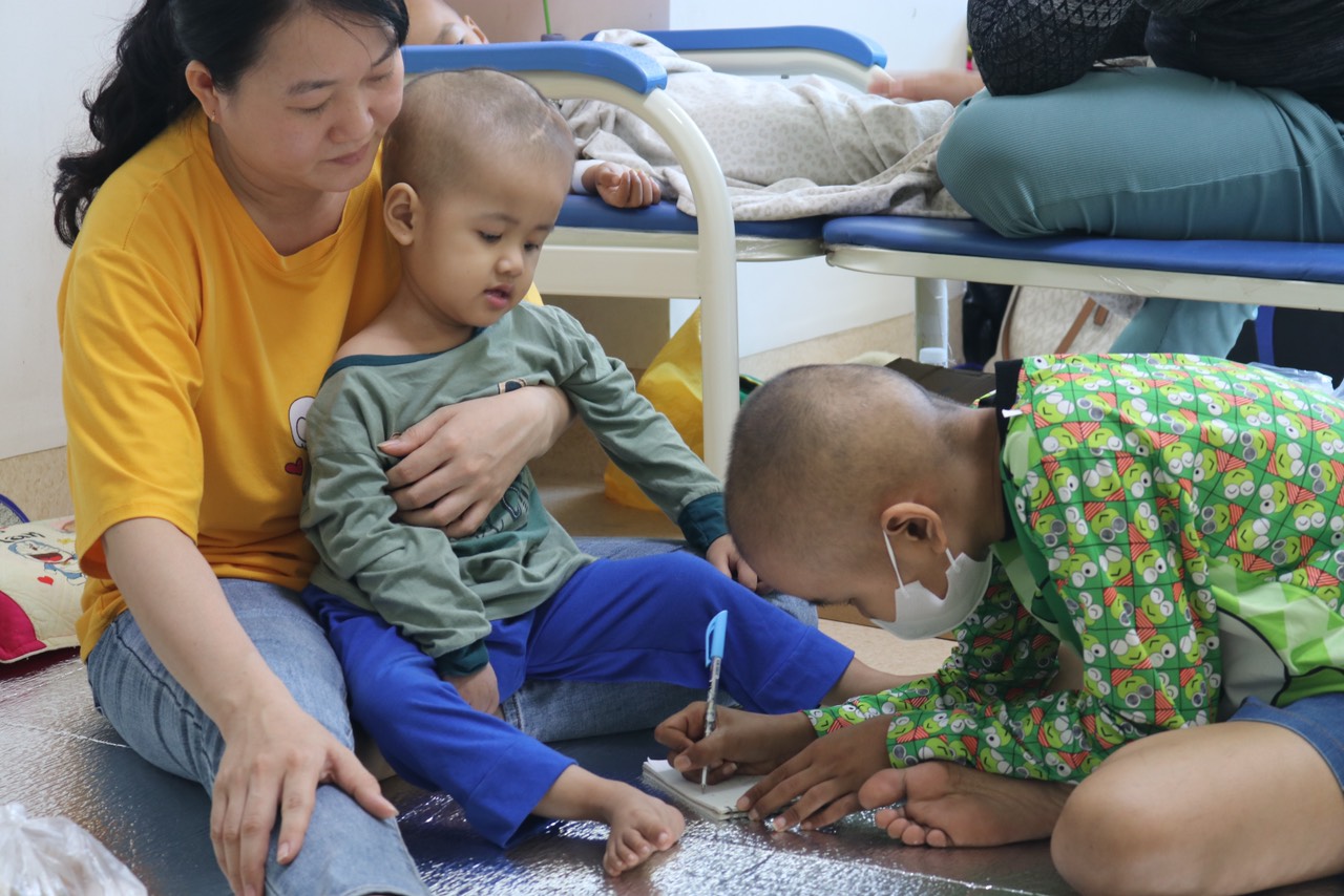 Người lạ tứ xứ đến TP.HCM mong qua ‘cửa tử’: Cha mất vẫn chưa thể chịu tang- Ảnh 3.