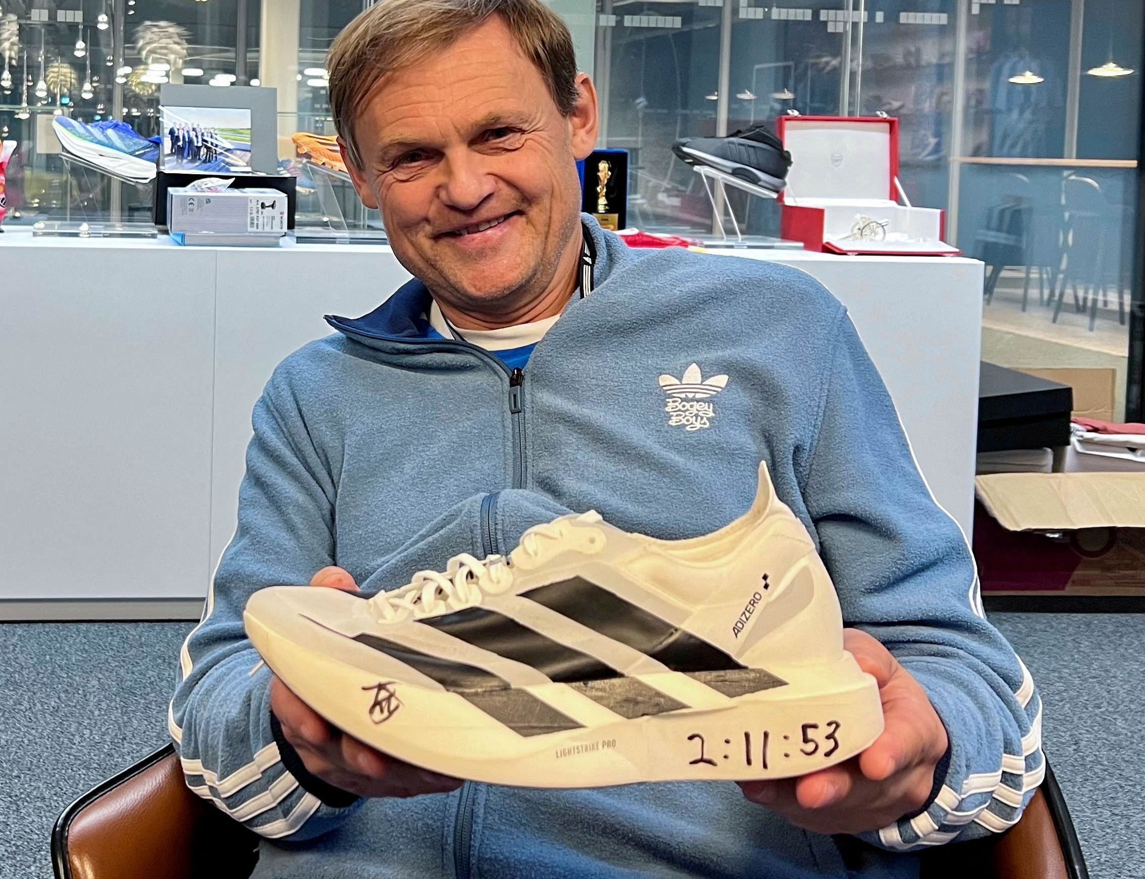 Adidas công bố khoản lỗ đầu tiên sau hơn 30 năm- Ảnh 1. Adidas công bố khoản lỗ đầu tiên sau hơn 30 năm- Ảnh 1.