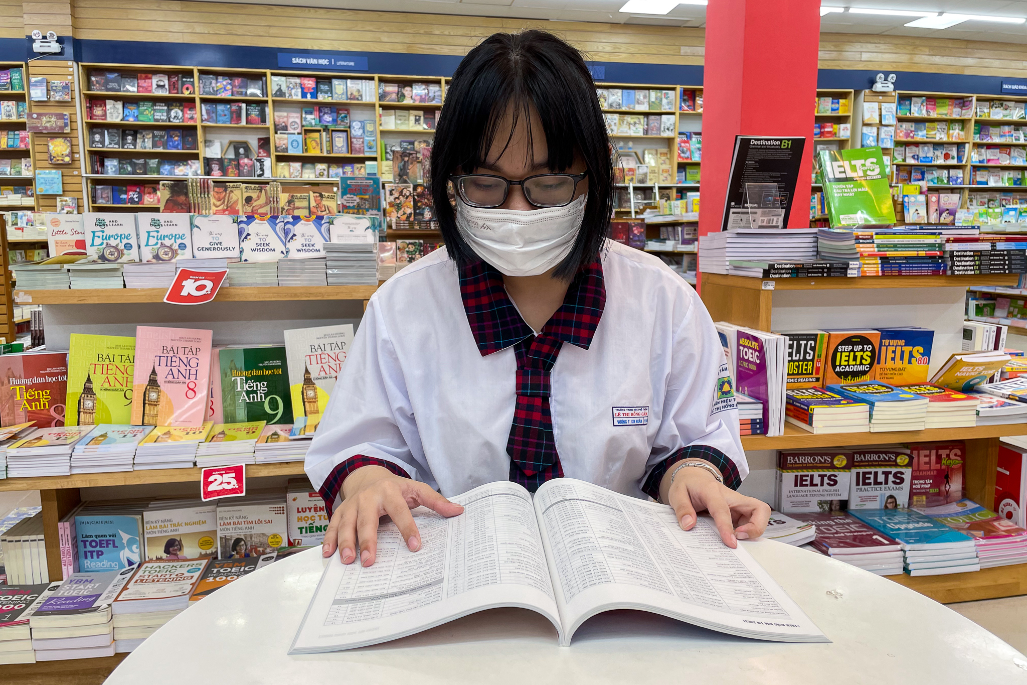 'Bí kíp' cần thiết cho mùa tuyển sinh ĐH 2024 'phủ sóng' nhà sách, sàn điện tử- Ảnh 1. 'Bí kíp' cần thiết cho mùa tuyển sinh ĐH 2024 'phủ sóng' nhà sách, sàn điện tử- Ảnh 1.