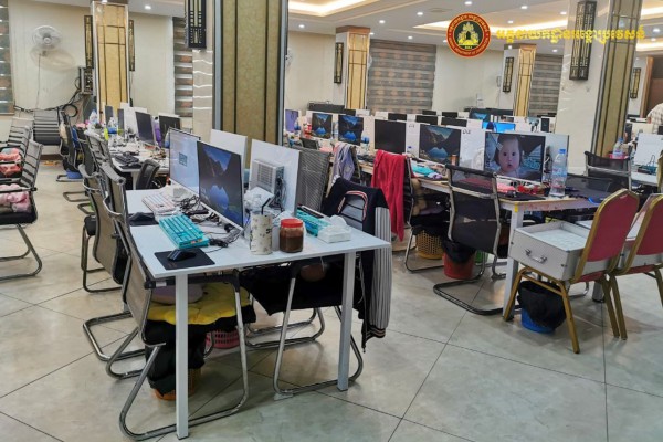Campuchia trục xuất gần 200 người nước ngoài liên quan đến lừa đảo qua mạng Campuchia trục xuất gần 200 người nước ngoài liên quan đến lừa đảo qua mạng