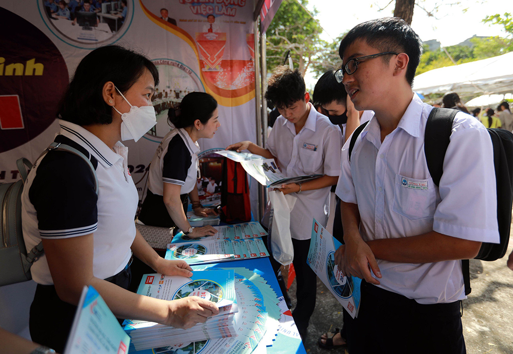 Chương trình liên kết quốc tế: Khó khăn khi tìm kiếm thông tin chính thống- Ảnh 1. Chương trình liên kết quốc tế: Khó khăn khi tìm kiếm thông tin chính thống- Ảnh 1.