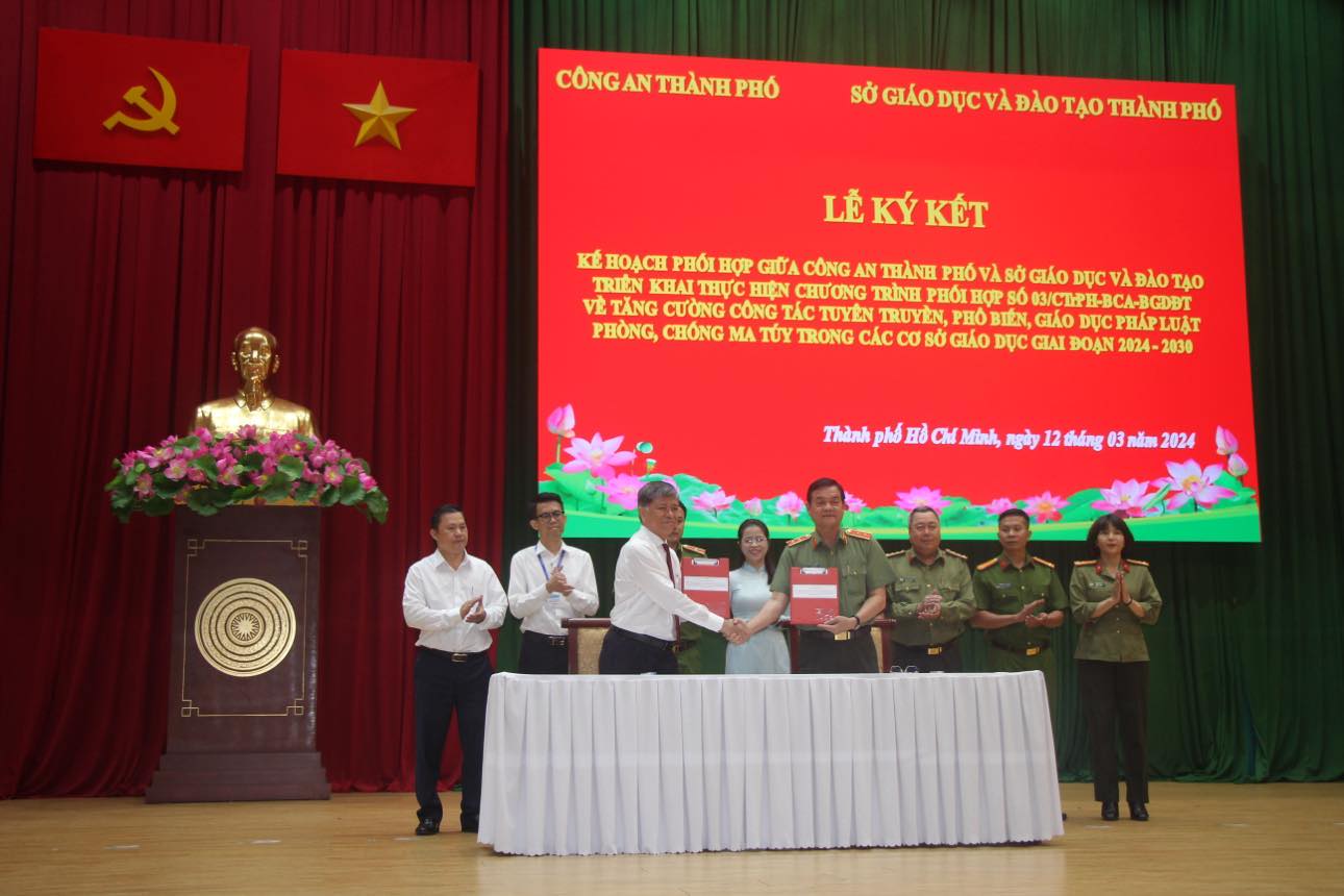 Công an TP.HCM tăng cường phòng chống ma túy trong trường học- Ảnh 1. Công an TP.HCM tăng cường phòng chống ma túy trong trường học- Ảnh 1.