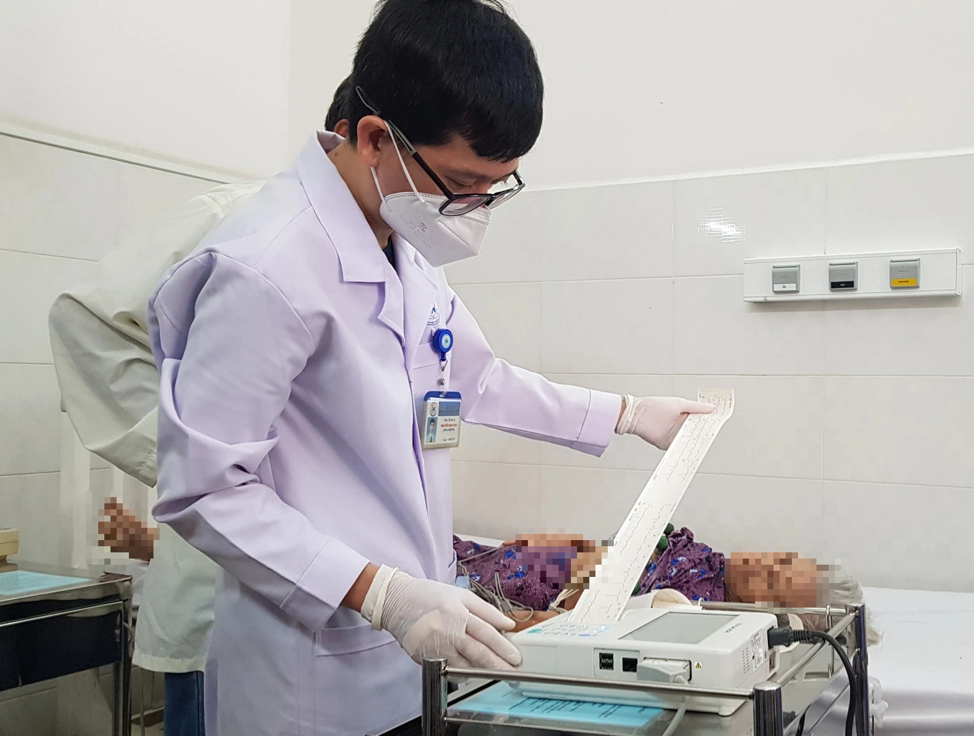 Cứu sống nữ sinh 18 tuổi suýt đột tử khi đang tập văn nghệ- Ảnh 1. Cứu sống nữ sinh 18 tuổi suýt đột tử khi đang tập văn nghệ- Ảnh 1.
