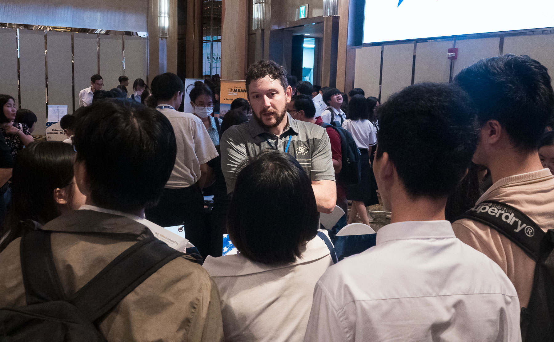 ĐH Mỹ yêu cầu lại bài thi chuẩn hóa có ảnh hưởng cơ hội du học?- Ảnh 1. ĐH Mỹ yêu cầu lại bài thi chuẩn hóa có ảnh hưởng cơ hội du học?- Ảnh 1.